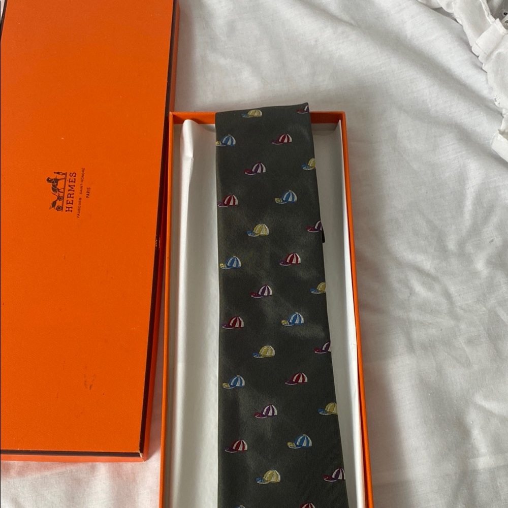 Hermés Green Geometric Silk Tie for Formal Occasions